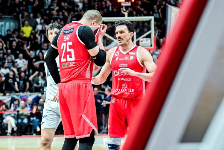 Fortitudo Pallacanestro Flats  Service  Bologna - Estra Pistoia  81 - 61