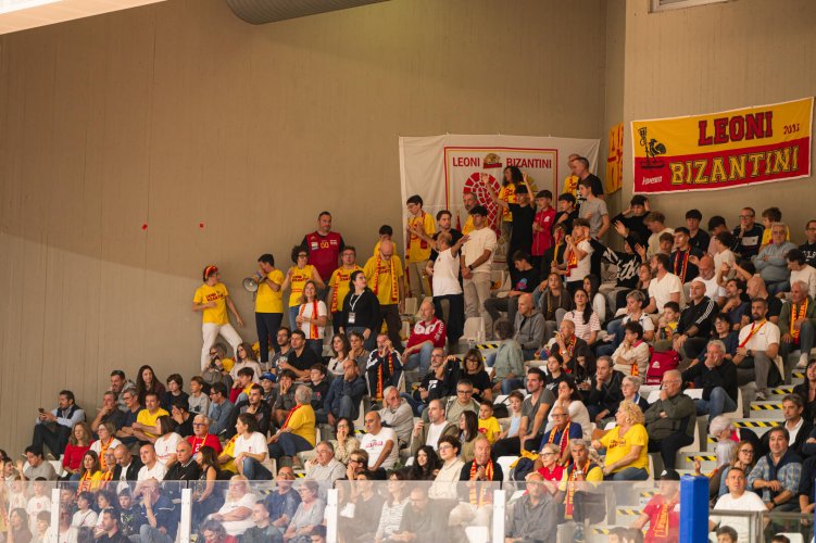 OraS� Ravenna  -  Domenica al PalaCosta arriva Montecatini