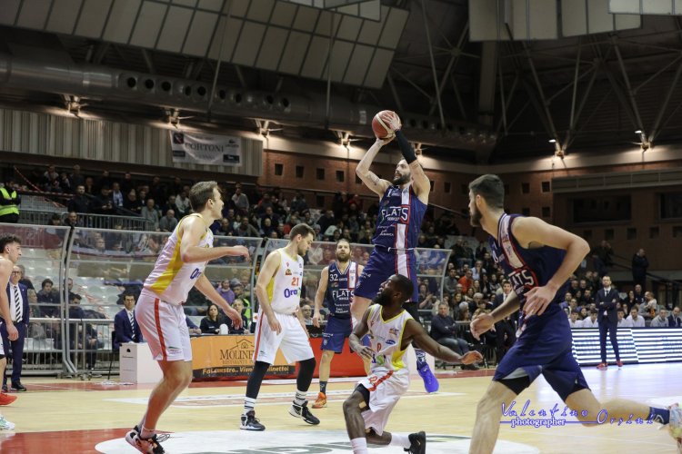 OraS Basket Ravenna-Fortitudo Flats Service Bologna 79-74