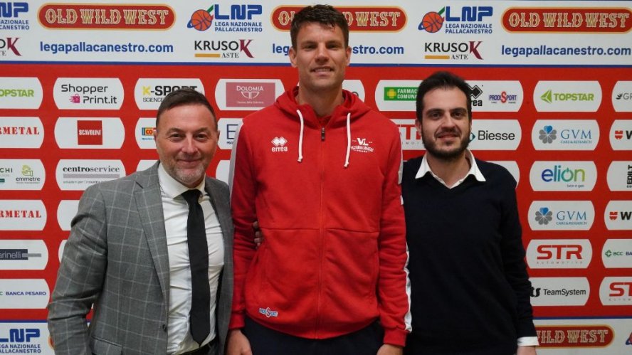 Andrew Smith: "Felice di essere a Pesaro, mi considero un giocatore 'moderno'"