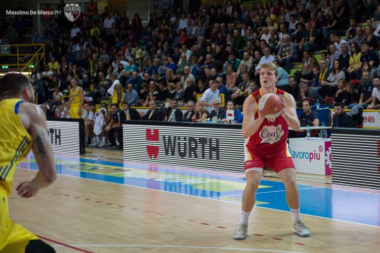 Tezenis Verona - OraS� Ravenna   84-63