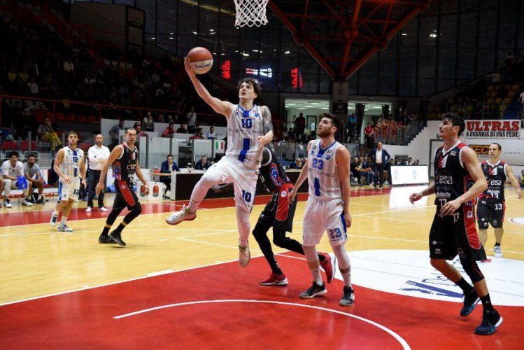 La Ristopro di coach Pansa sbatte contro una quadrata Chieti, finisce 73-60.