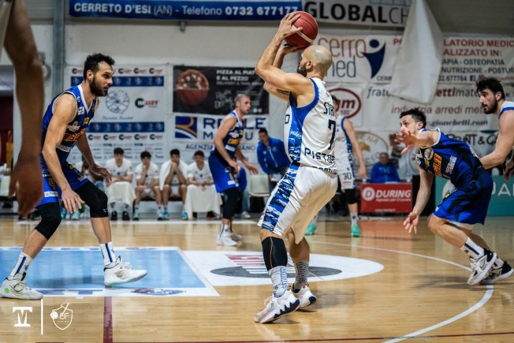Janus Basket Ristopro  Fabriano  - Lions Bisceglie   81-67