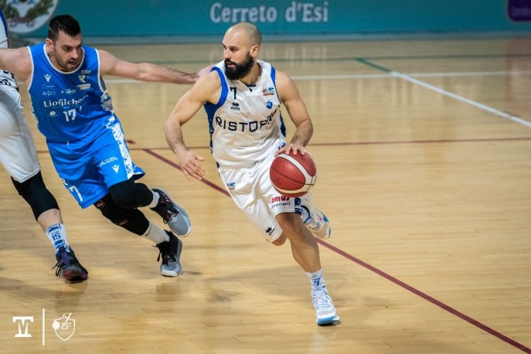 Janus Basket Ristopro Fabriano - Liofilchem Roseto 85-78 (20-19, 18-19, 30-17, 17-23)