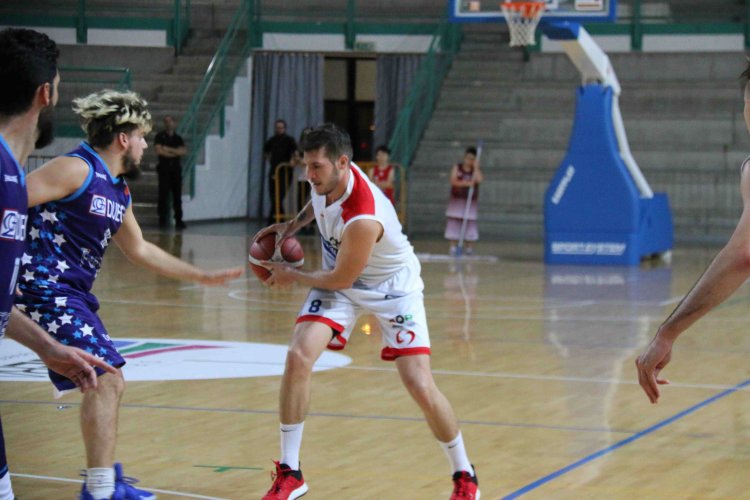 Bologna Basket 2016 - Brutta  battuta d'arresto con Ferrara Basket 2018 .