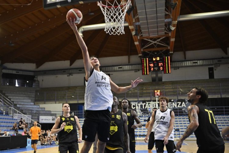 Raggisolaris  Tema Sinergie Faenza 76  Virtus Imola 57  (15-17; 40-35; 56-46)