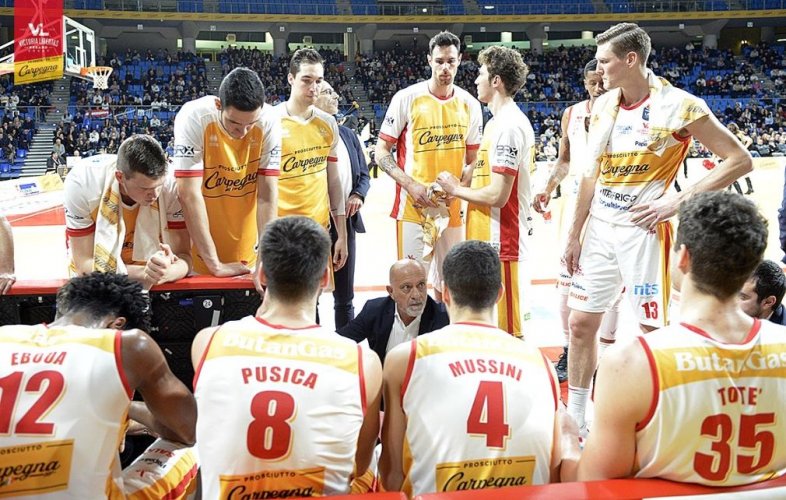 Coach Giancarlo Sacco presenta Carpegna Prosciutto Basket Pesaro   vs  Happy Casa Brindisi