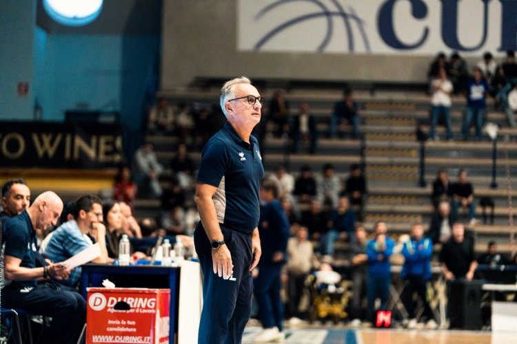 Coach Giorgio Valli presenta CMT Orange Tools Pesaro - UEB Gesteco Cividale