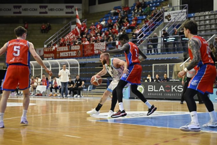Raggisolaris Blacks Faenza 70   Gemini Mestre 74