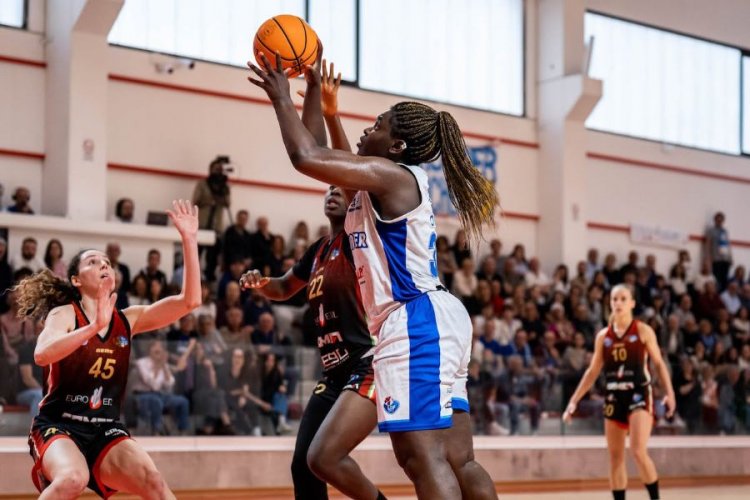 Gloria Offor resta alla Halley Thunder Matelica