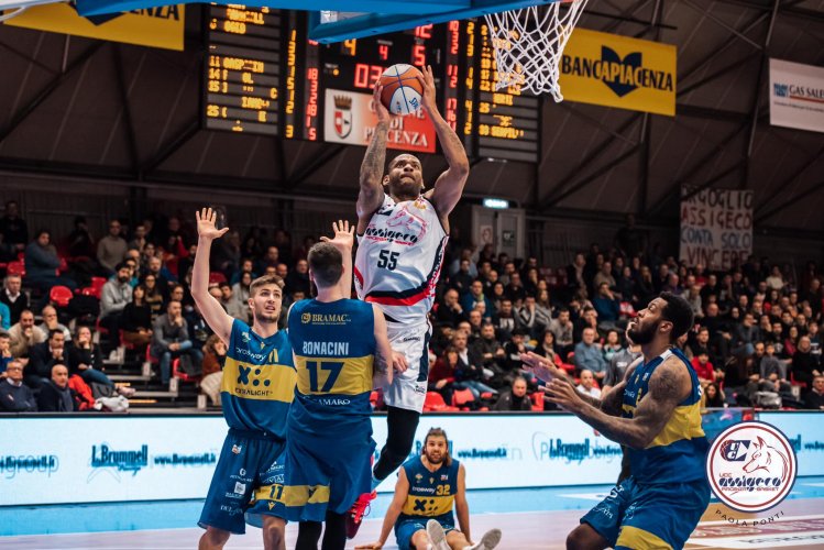 Assigeco Piacenza vs XL Extralight Montegranaro 76 - 80