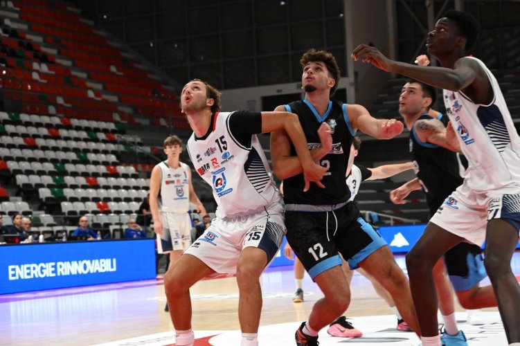 Rebasket 2000 Reggio Emilia - Vifermeca Olimpia Castello 66-102