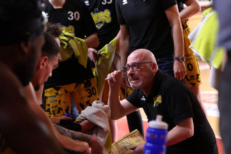 Neupharma Virtus Imola -  LuxArm Lumezzane  67 - 61