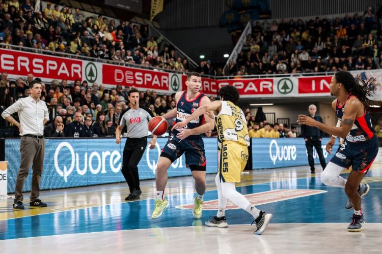 UEB Gesteco Cividale - Unieuro Forl� 80 - 84 (31-25; 13-12; 13-21;23-26)