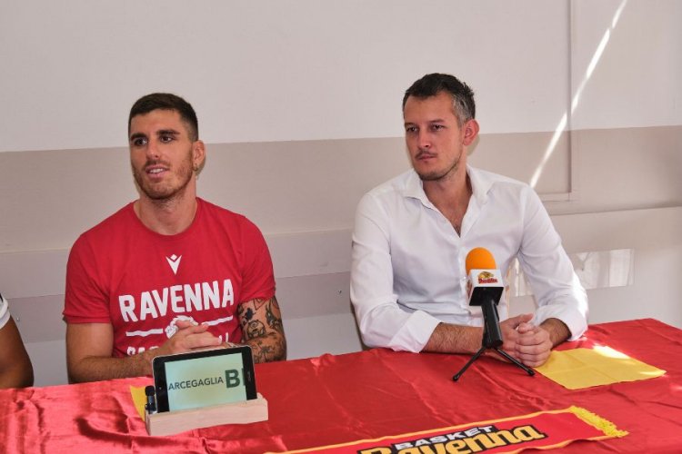 OraS� Ravenna  -  Un nuovo volto giallorosso: Giacomo Baldini si � presentato oggi a stampa e tifosi