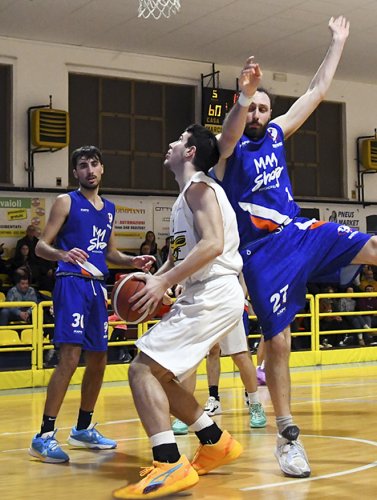 Grifo Basket Imola &#8250; Cesena Basket 2005   70-76   (15-26, 33-45, 48-63)