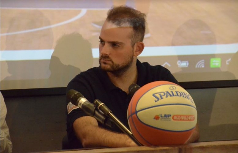 S.S.Sutor Basket Montegranaro - il Direttore Generale Lorenzo Governatori saluta la Sutor