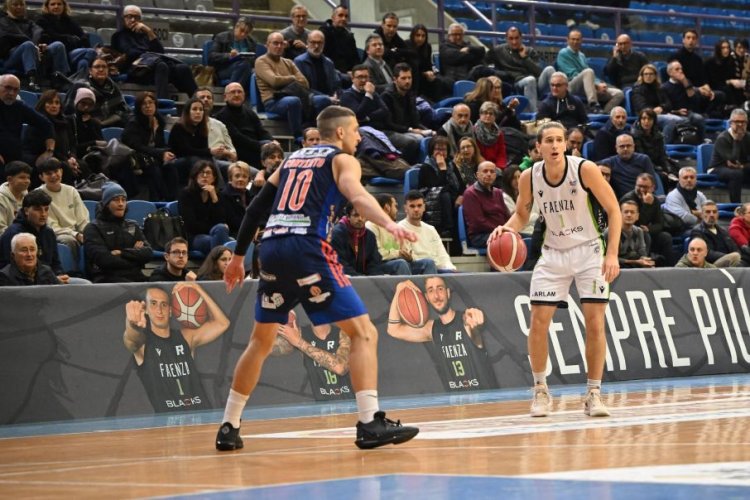 Raggisolaris  Blacks Faenza 77  Tecnoswitch Ruvo di Puglia 75  (15-15; 37-29; 60-51)