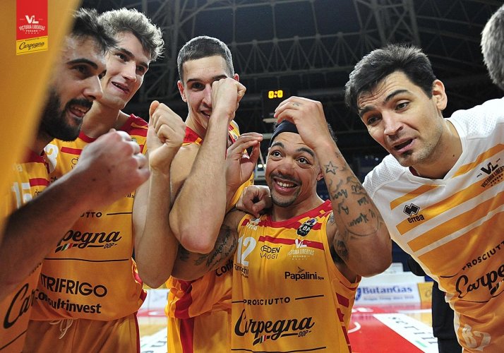 Immensa Carpegna Prosciutto Basket Pesaro : batte 98 -88 la Germani Brescia ed  alle Final Eight di Coppa Italia !!