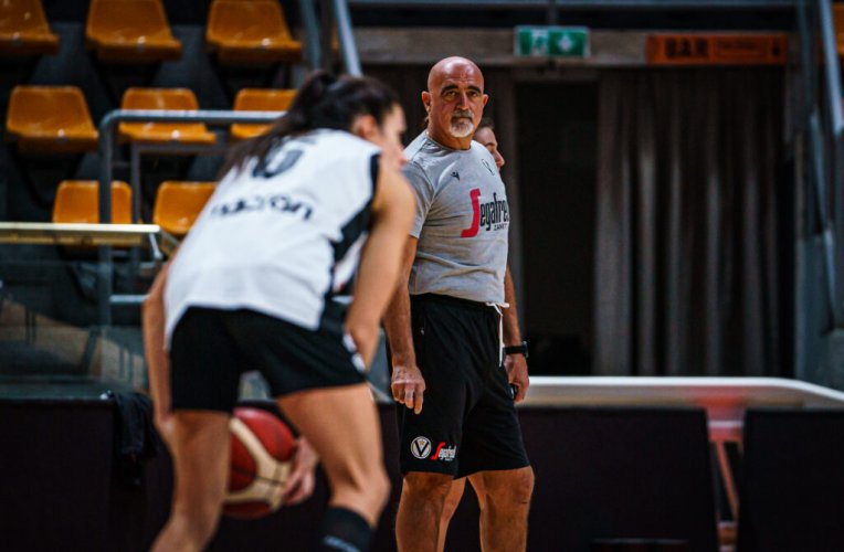 Virtus Segafredo Bologna -  Il prepartita di coach Giampiero Ticchi