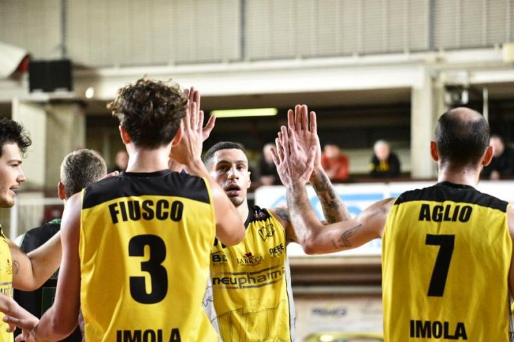 Virtus Neupharma Imola-Pallacanestro Virtus Padova 99-71 (24-24; 44-40; 64-52)