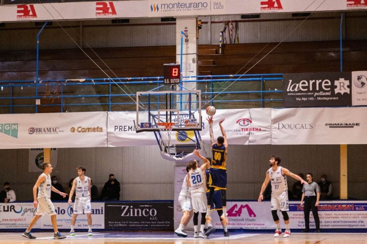 Sutor Basket Montegranaro , dopo la gara con Roseto le considerazioni di coach Damiano Cagnazzo.