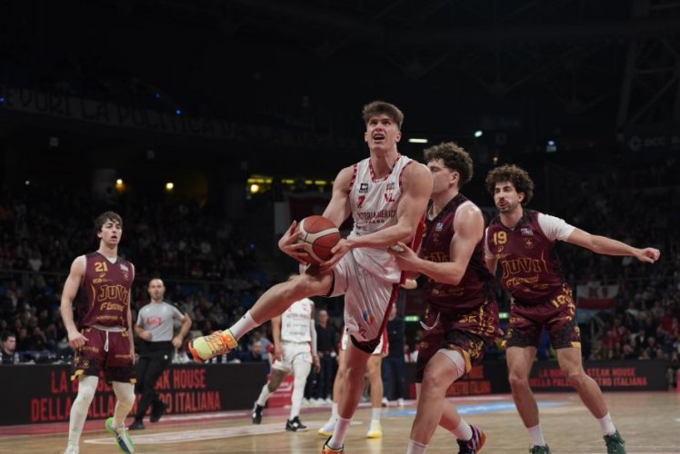 Victoria Libertas Pesaro  -  Ferraroni Juvi Cremona 76-64 (18-21; 36-35; 50-52)