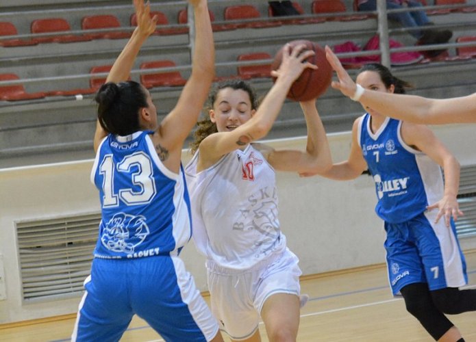 La Thunder Halley Matelica tenta la rimonta, ma Ancona porta a casa i due punti