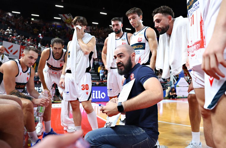 Pallacanestro 2.015 Unieuro Forl� - Benedetto XIV Sella Cento 80-73 (31-18, 47-37, 65-56, 80-73)