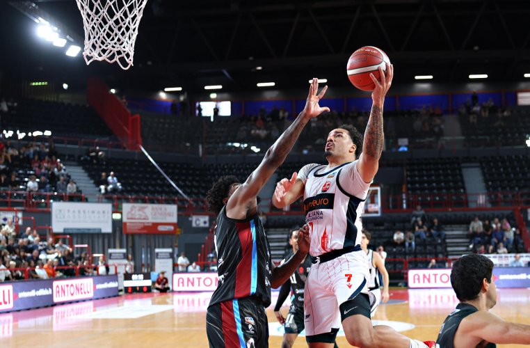 Pallacanestro 2.015 Unieuro Forl�  - Sebastiani Rieti 93-71 (25-11, 55-44, 68-59, 93-71)