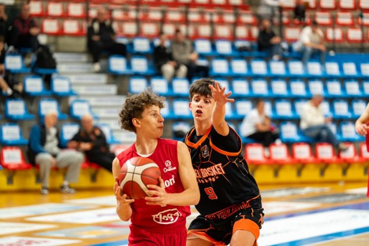 Orange1 Bassano - Unieuro Forl� 84-70 (16-24; 30-18; 18-13; 20-15)