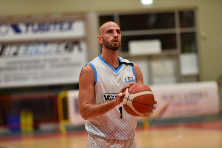 Carre' - Olimpia Castello  63-80  (parziali: 18-21 / 33-39 / 54-54)