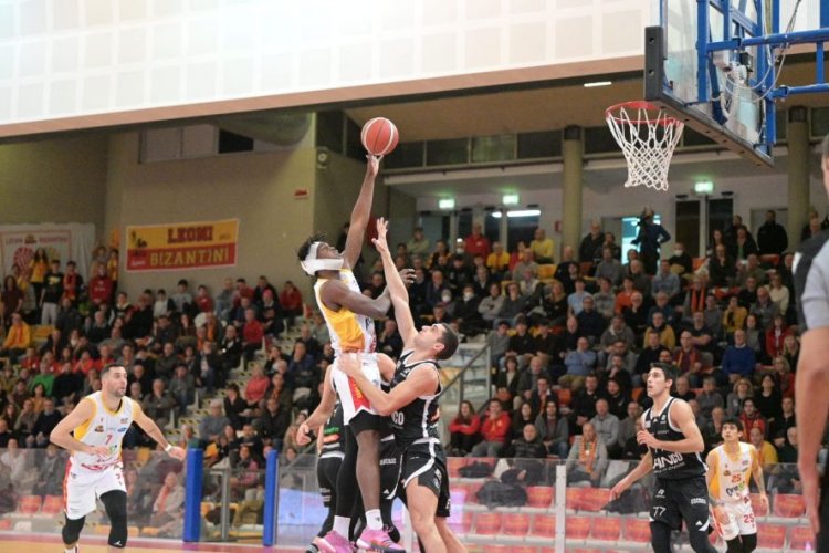 OraS� Ravenna - Rucker San Vendemiano 65-77 (12-10, 18-19, 16-34, 19-14)