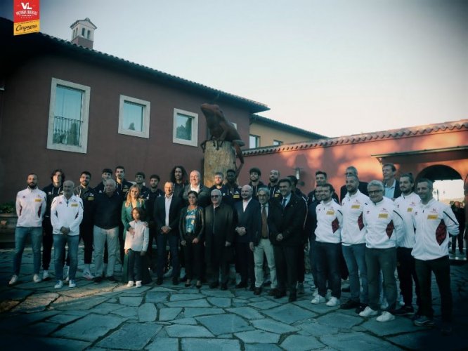 Squadra, staff. consorziati e sponsor insieme per aprire la stagione 2022/2023 della Carpegna Prosciutto Basket Pesaro