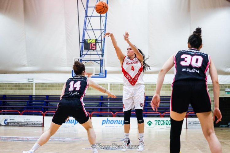 Tecnoengineering Moncalieri-Pallacanestro Vigarano 65-63 (14-19, 36-39, 52-46)
