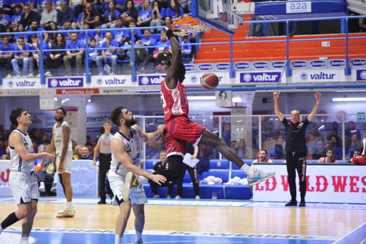 Valtur Brindisi - Rivierabanca Rimini 59-57 (13-16, 24-35, 42-43)