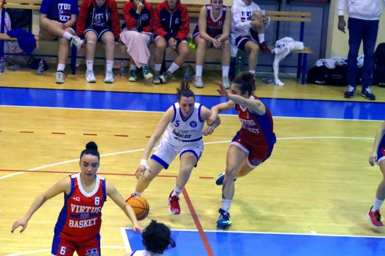 Francesca Severini ancora con la canotta della Feba Civitanova Marche