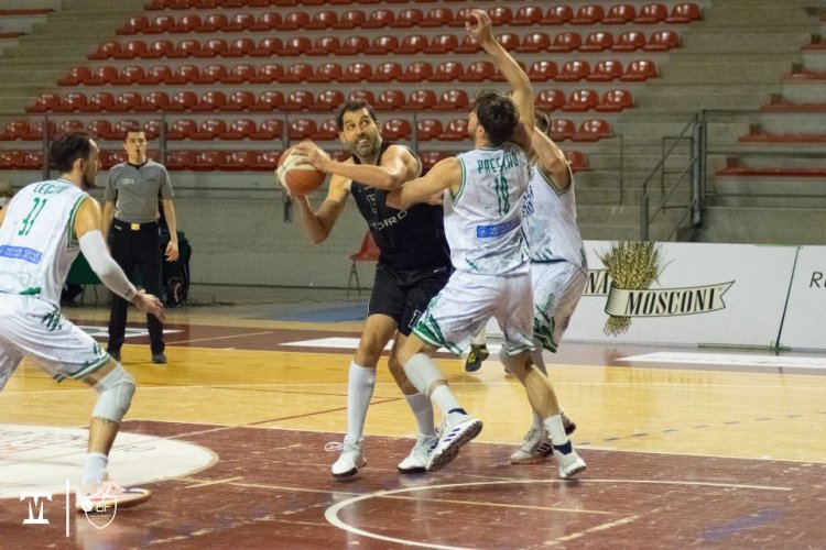 La Janus Basket Fabriano  cede il passo ad un'ottima Luciana Mosconi Ancona
