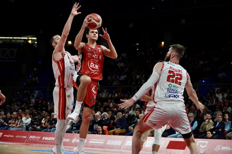 Victoria Libertas Pesaro-Dole Rimini 94-79 (22-16, 57-43, 72-68)