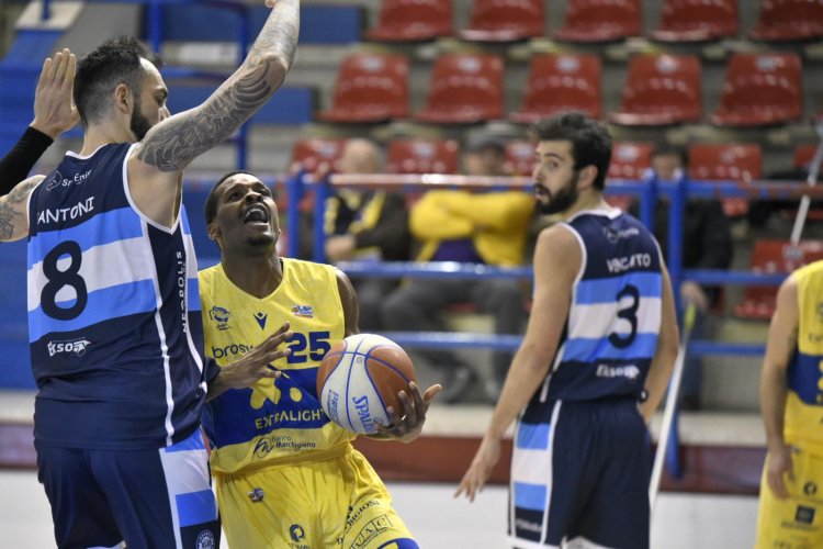 XL Extralight� Montegranaro-Feli Pharma Ferrara 77-79