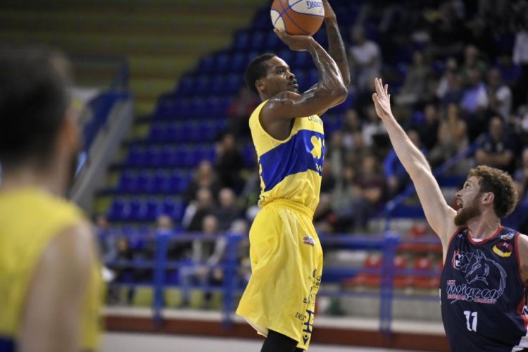 XL Extralight Montegranaro-Assigeco Piacenza 76-78.