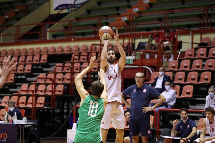 Pallacanestro Forlì 2.015 Unieuro :Si riaccendono le luci dell'Arena: Unieuro - Faenza 77-62