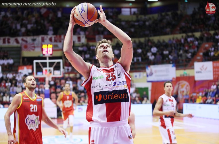 Unieuro Forlì - OraSì Ravenna 70-76.