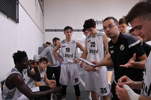 La Virtus Bologna saluta Federico Vecchi