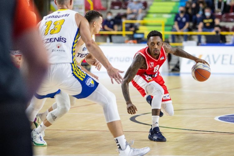 Tezenis Verona   vs Pallacanestro 2.015 Unieuro Forl   79-60 (28-21; 50-30; 62-44)