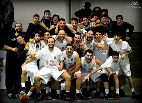 Rose & Crown Villanova Tigers – Fermata Est Fadamat IBR 54-43