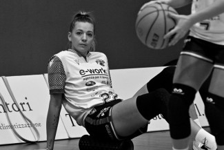 Faenza Basket Project -  Klaudia Niedzwiedzka non vestir pi i colori bianconeroblu