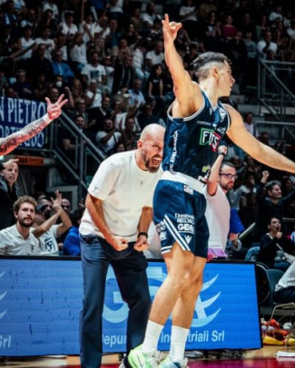 Amarcord   Fortitudo allo Store : domani alle ore 17,00 Cavina , Fantinelli e Sorokas in visita al " Museo" biancoblu