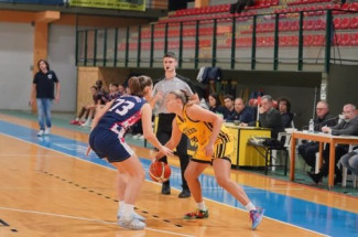Wamgroup  Basket  Cavezzo - Piumazzo Sisters 69-56 (22-20, 40-33, 57-49)