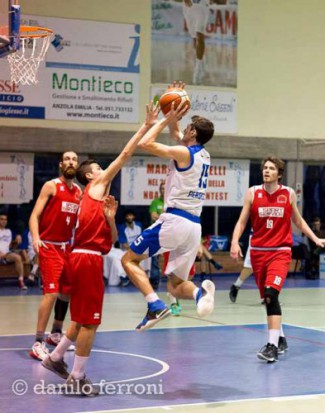 Pall. Correggio - Vis Basket Persiceto: 58-60 .